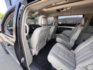 chrysler-town-and-country-autohouse-13
