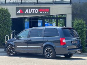 chrysler-town-and-country-autohouse-2